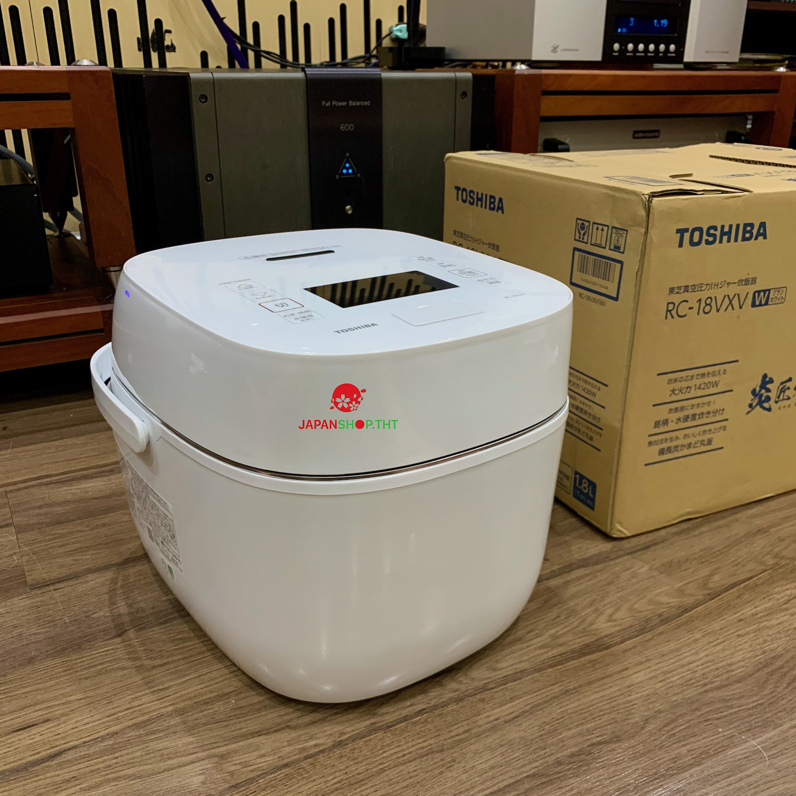 NỒI CƠM CAO TẦN ÁP SUẤT CHÂN KHÔNG VIP TOSHIBA RC-18VXV-W