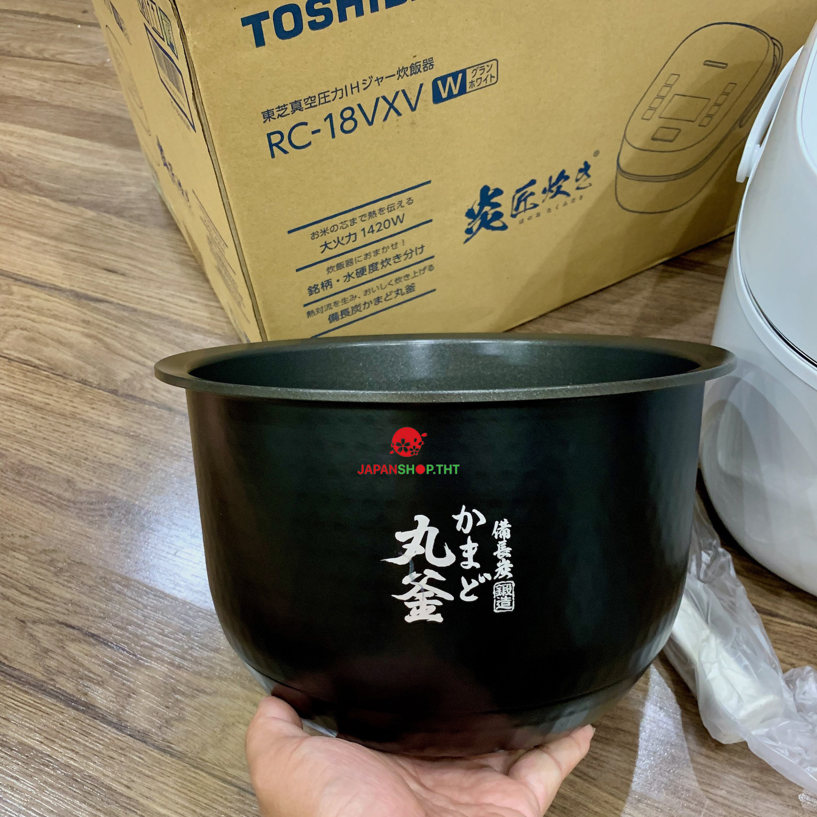 NỒI CƠM CAO TẦN ÁP SUẤT CHÂN KHÔNG VIP TOSHIBA RC-18VXV-W