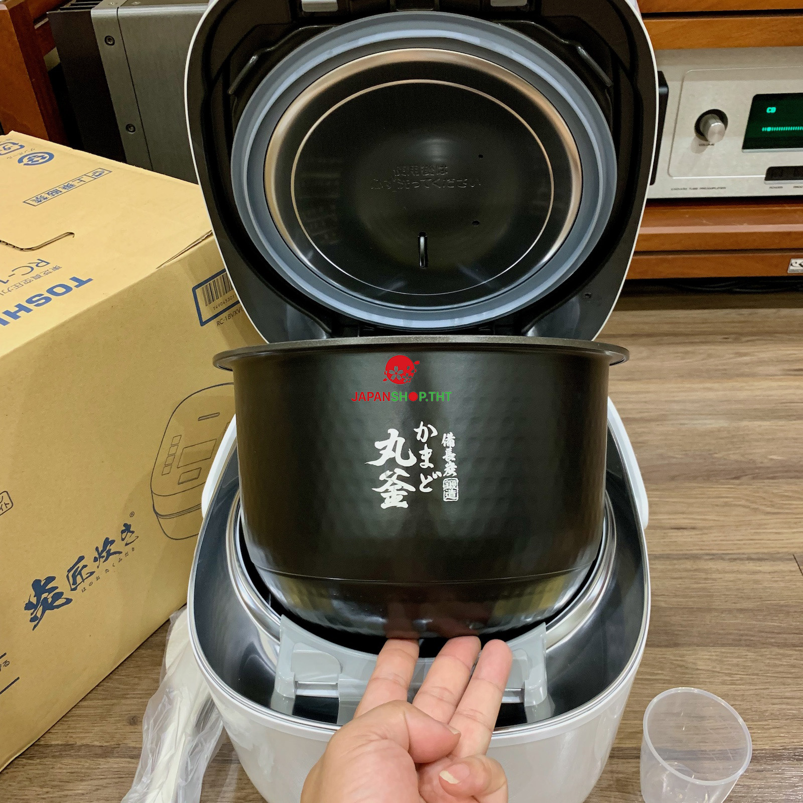 NỒI CƠM CAO TẦN ÁP SUẤT CHÂN KHÔNG VIP TOSHIBA RC-18VXV-W